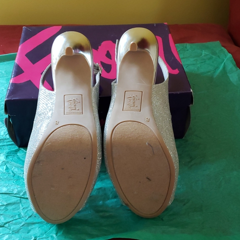 Shoes - Picture 3 of 4